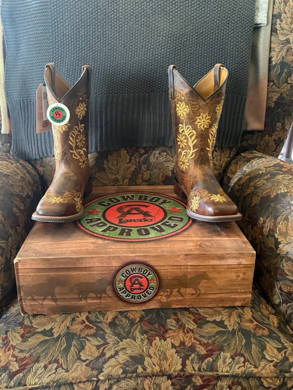 Laredo Brown Western Cowboy Boots with Yellow Embroidery - Picture 3 of 4